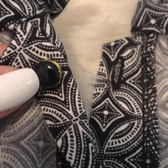 Banana Republic Blk/White Cowl Neck Top - Picture 3 of 3